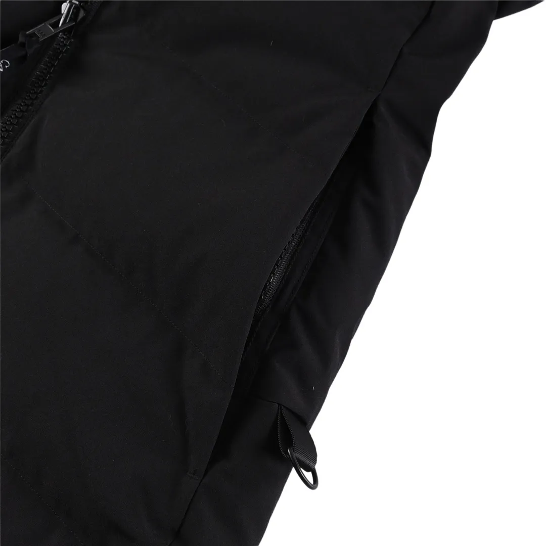 P880 High-end CANADA. GOOSE/Canada Goose Merritt mid-length women's parka down jacket. The top original replica version refers to the highest version currently in China (there is no one). The products produced by S factory must be high-quality (feel free to compare, if there are better products than mine, you can buy the clothes for free) 1⃣️Top replica: Made of 18-count polyester-cotton blended fabric imported from South Korea (genuine synchronous fabric), national standard 90 white duck down, top original goose analysis We use custom-dyed embroidery thread to truly achieve a 100% reproduction of the trademark, ensuring that the embroidery thread is exactly the same as ZP, with zero color difference and full map letters, and 100% true to version reproduction! (We can guarantee that no one in our industry is more attentive and professional than us!) Analysis 3 (fabric): As we all know, the Canada Goose ZP fabric in previous years was a 21-count polyester-cotton washed, calendered and brushed fabric that was relatively hard. Last year and this year, dozens of authentic products purchased were all made of 18-count pure cotton fabrics, and we finally decided to use 18-count polyester cotton! (ZP synchronized fabric) Analysis 4 (Accessories): Domestic exclusive version of Velcro, one to one Y-shaped double hook original Velcro, YKK zipper, exclusive original workmanship of washed threaded down jacket!